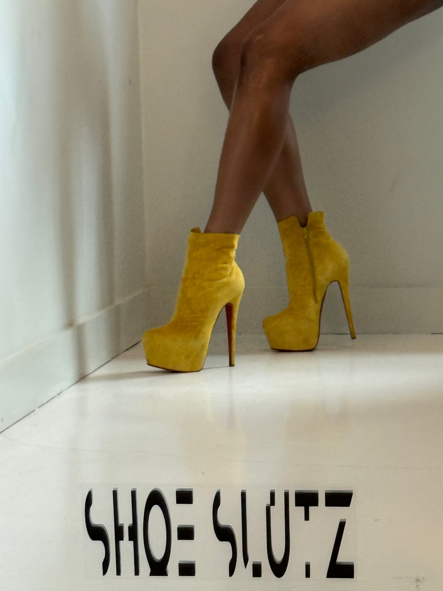 Christian Louboutin sz 38.5