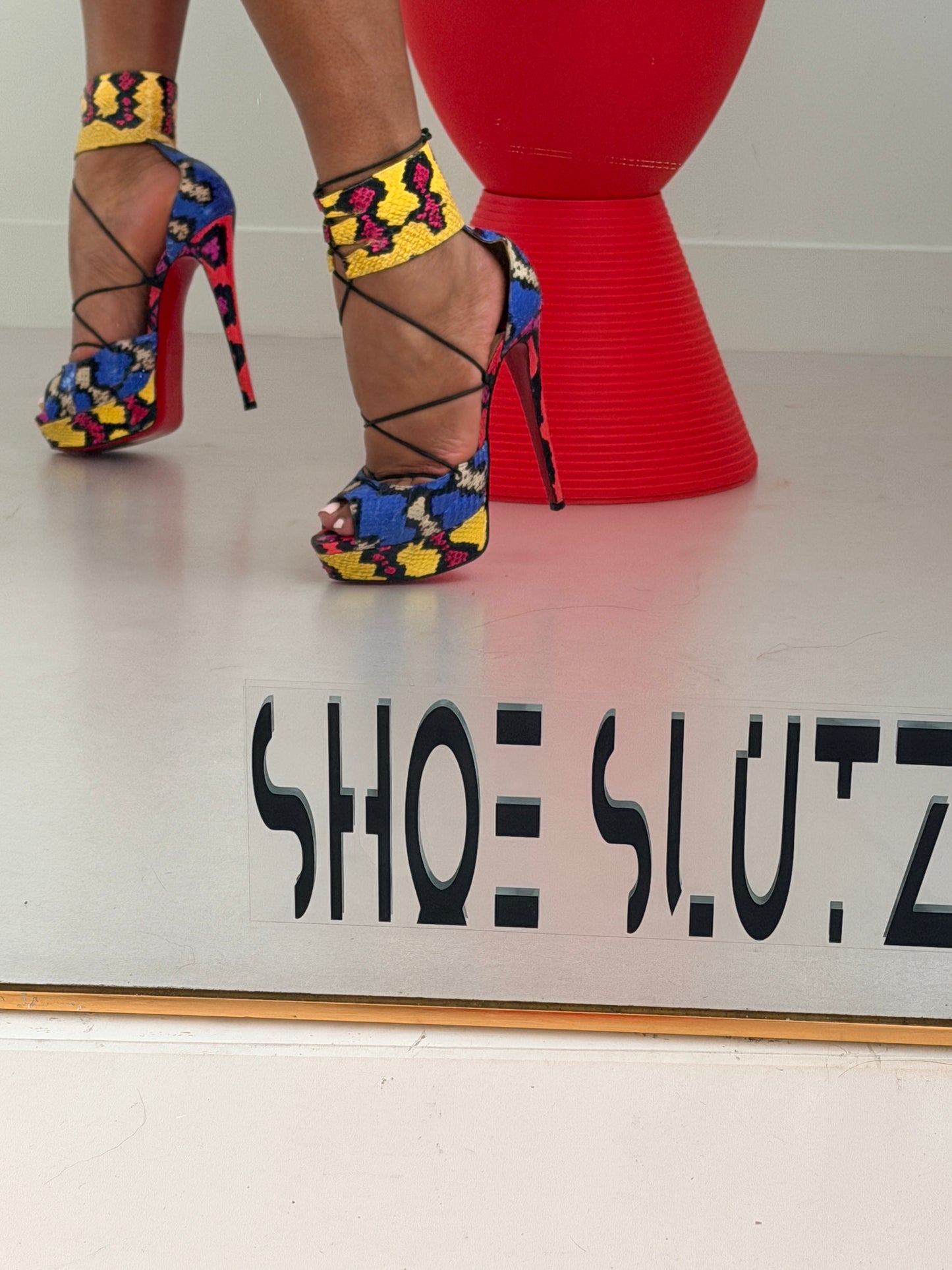 Christian Louboutin sz 38