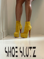 Christian Louboutin sz 38.5