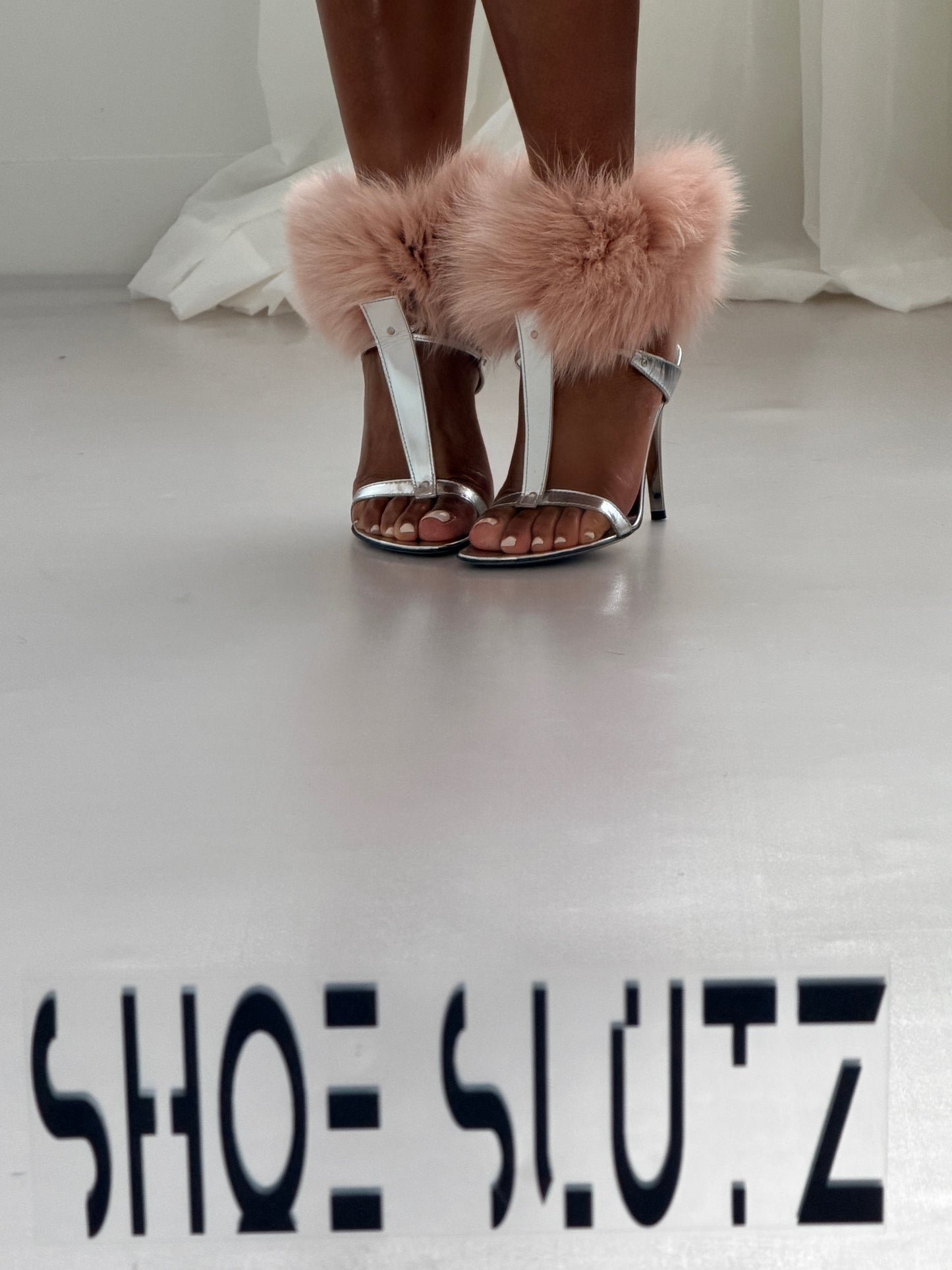 Shoe Slutz light pink fur anklet